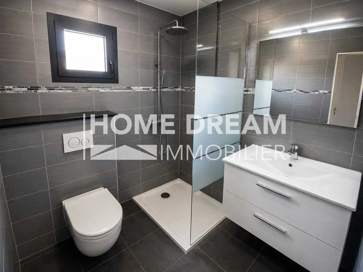 Appartement 3 pièces 300 m² · à Toulon · 300 m² · 152 250 €